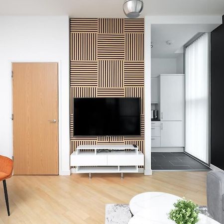 Central Mk 1 Bed Apartment With Parking Milton Keynes Eksteriør bilde