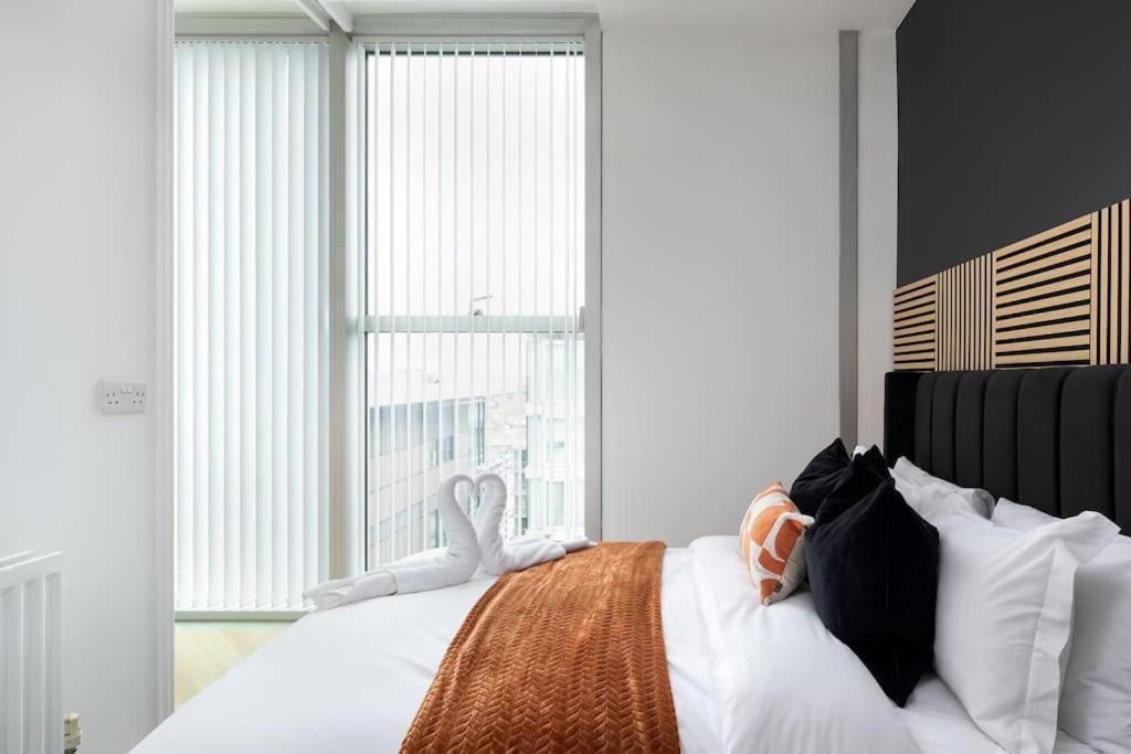 Central Mk 1 Bed Apartment With Parking Milton Keynes Eksteriør bilde