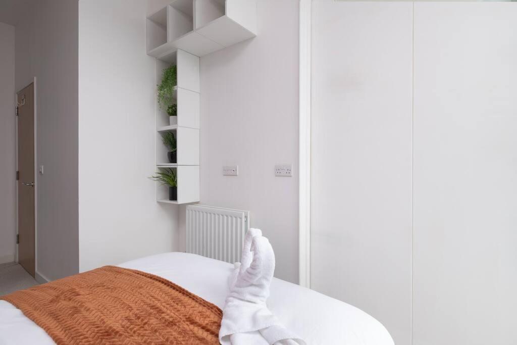 Central Mk 1 Bed Apartment With Parking Milton Keynes Eksteriør bilde