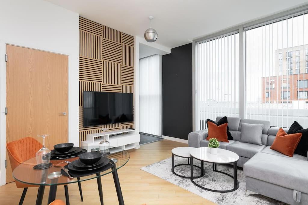 Central Mk 1 Bed Apartment With Parking Milton Keynes Eksteriør bilde