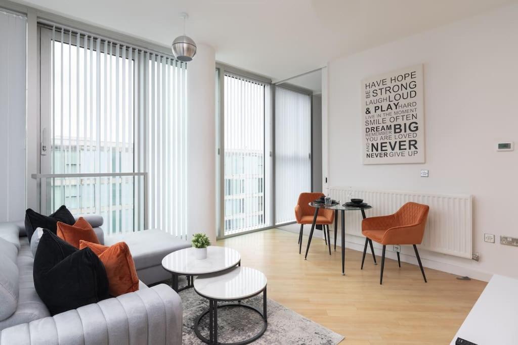 Central Mk 1 Bed Apartment With Parking Milton Keynes Eksteriør bilde