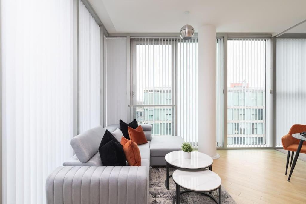 Central Mk 1 Bed Apartment With Parking Milton Keynes Eksteriør bilde