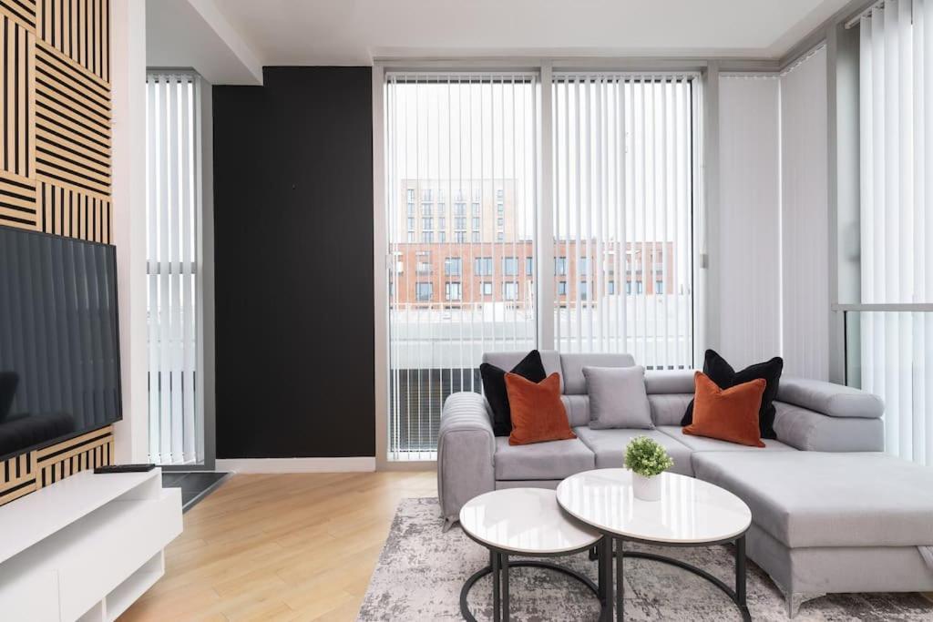 Central Mk 1 Bed Apartment With Parking Milton Keynes Eksteriør bilde