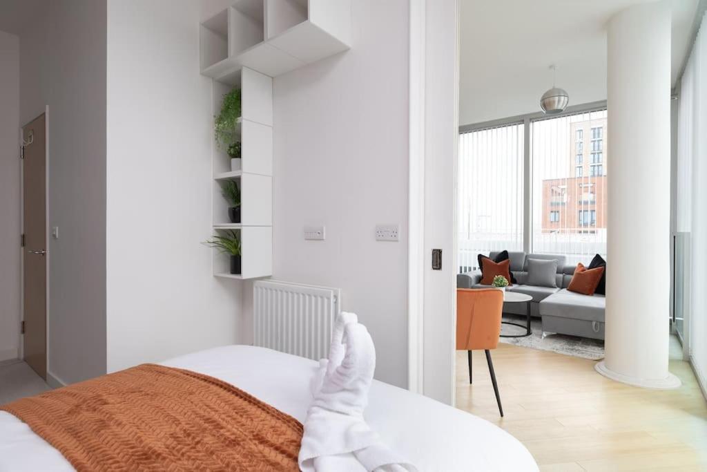 Central Mk 1 Bed Apartment With Parking Milton Keynes Eksteriør bilde