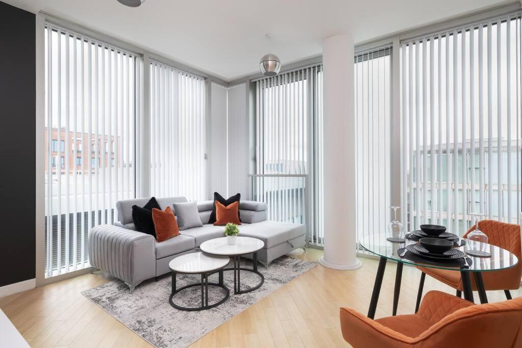 Central Mk 1 Bed Apartment With Parking Milton Keynes Eksteriør bilde