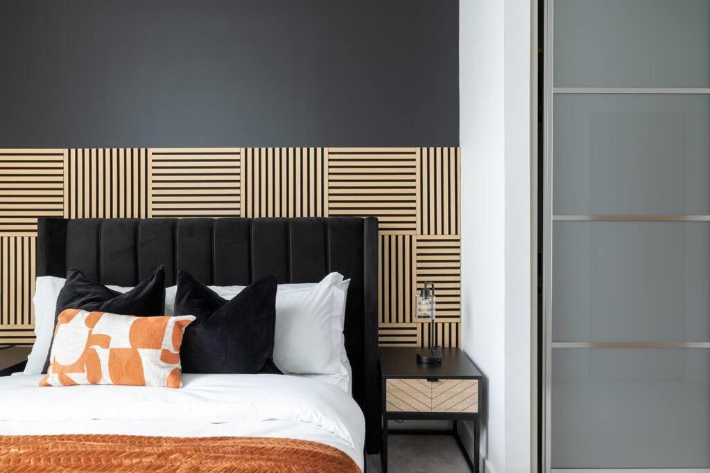 Central Mk 1 Bed Apartment With Parking Milton Keynes Eksteriør bilde